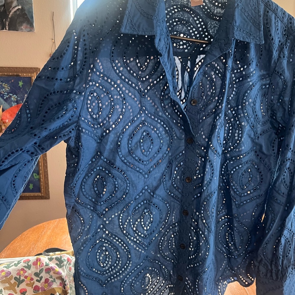 Chico's Navy Eyelet Blouse size 2 (Chico’s sizing) L